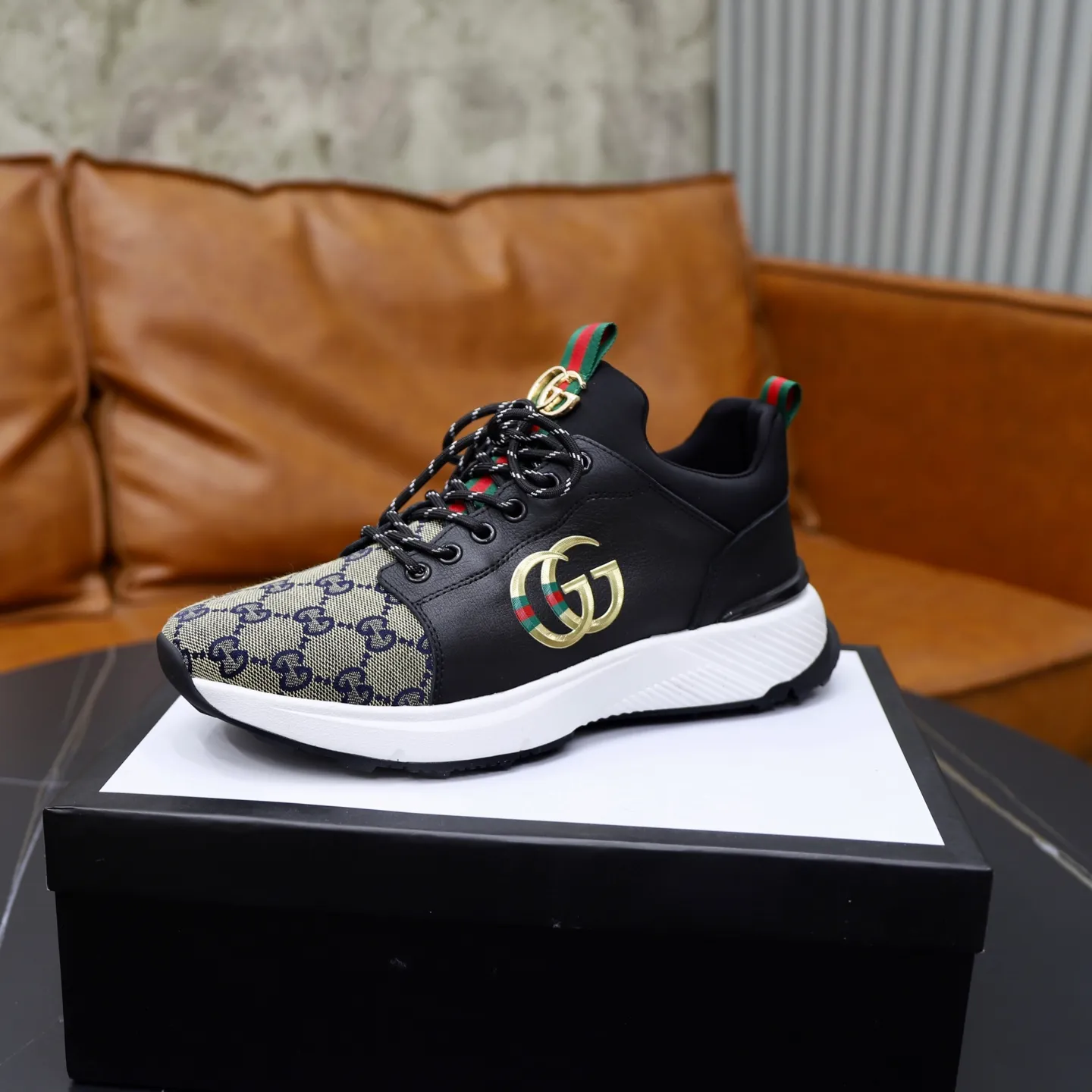 Ex-factory price: 462💰🙅‍♂️🙅‍♂️🙅‍♂️ Brand: GUCCI Standard code: 38-44 (45 customized) Grade: Same as the official website Material: Original material splicing Comfortable and breathable lining Lightweight and wear-resistant sports outsole Style category: Men's fashionable casual shoes Running sneakers Distinguished luxury brand elements Top luxury Color: actual picture color